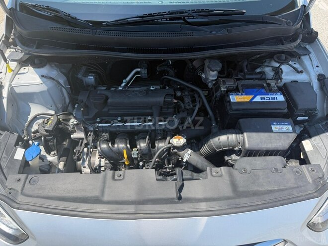 Hyundai Accent-11