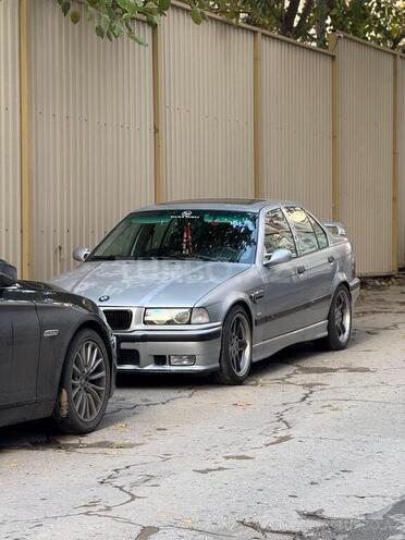 BMW 320-3