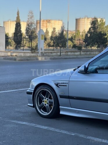 BMW 320-11