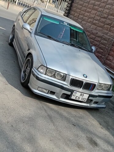 BMW 320-1
