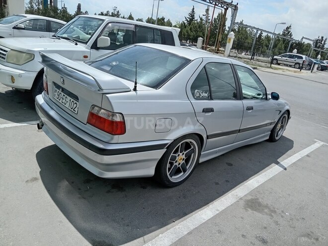 BMW 320-12
