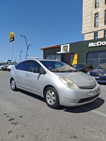Toyota Prius-5