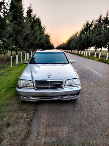 Mercedes C 200-1