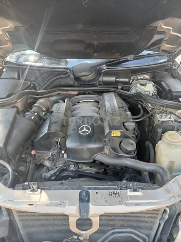 Mercedes E 280-8