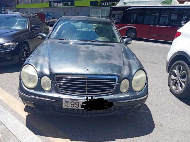 Mercedes E 220-1