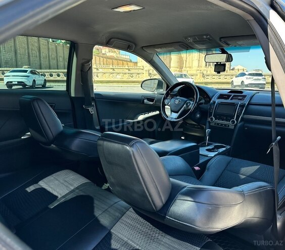 Toyota Camry-5