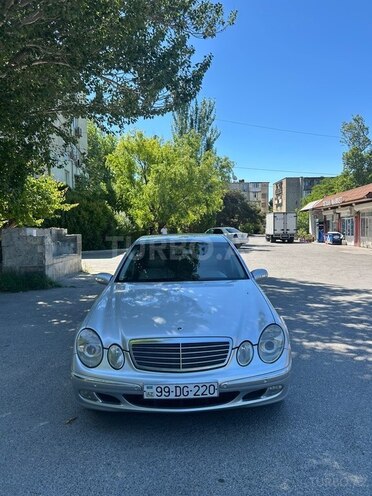 Mercedes E 220-1