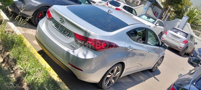 Hyundai Elantra-3
