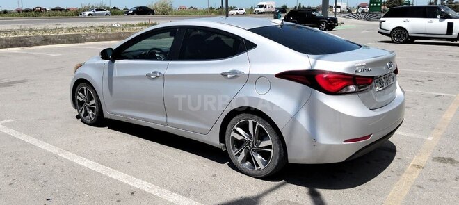 Hyundai Elantra-4
