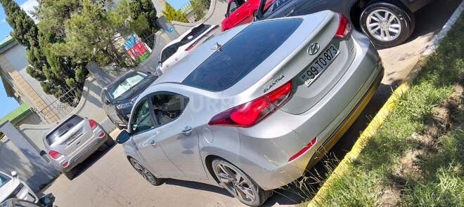Hyundai Elantra-2