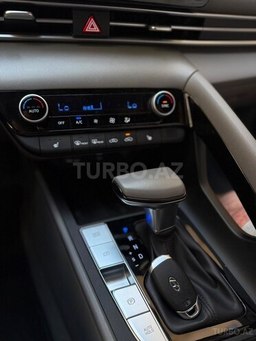 Hyundai Elantra-14