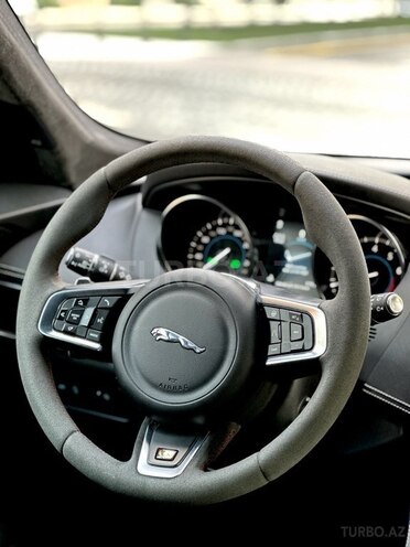 Jaguar F-Pace-10