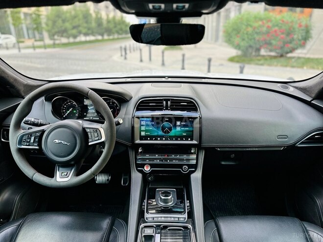 Jaguar F-Pace-9