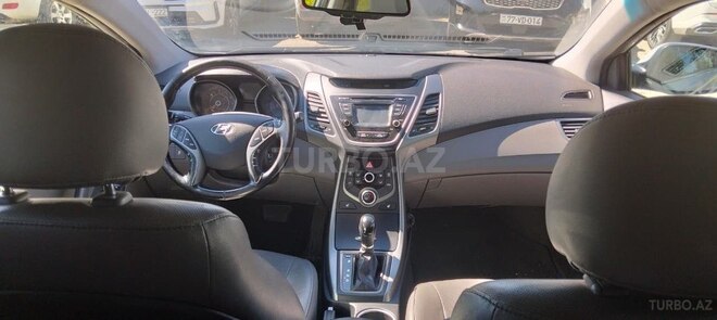 Hyundai Elantra-10