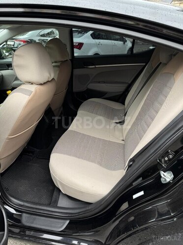 Hyundai Elantra-6