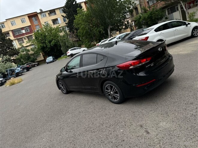 Hyundai Elantra-5