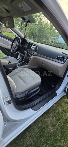 Hyundai Elantra-8