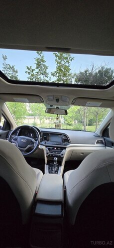 Hyundai Elantra-15