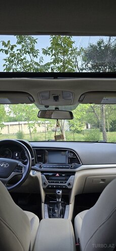 Hyundai Elantra-17