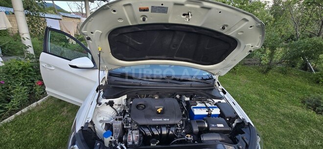 Hyundai Elantra-14