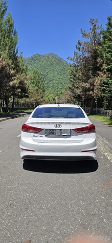 Hyundai Elantra-5