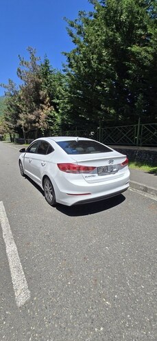 Hyundai Elantra-6