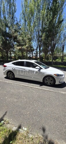Hyundai Elantra-3
