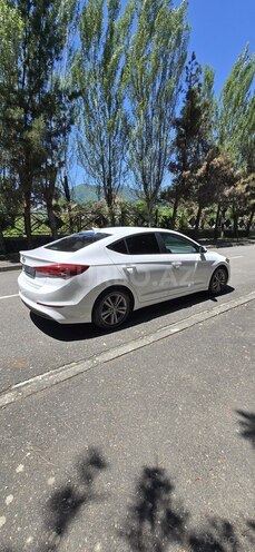 Hyundai Elantra-4