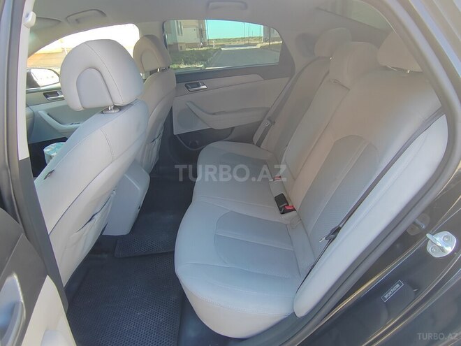 Hyundai Sonata-6