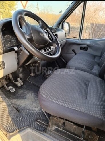 Ford Transit-3