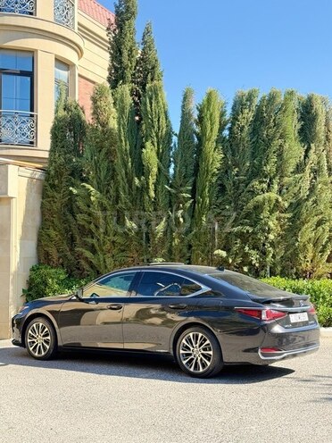 Lexus ES 300h-4