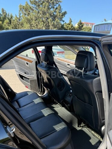 Mercedes E 220-11