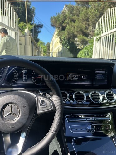 Mercedes E 300-8