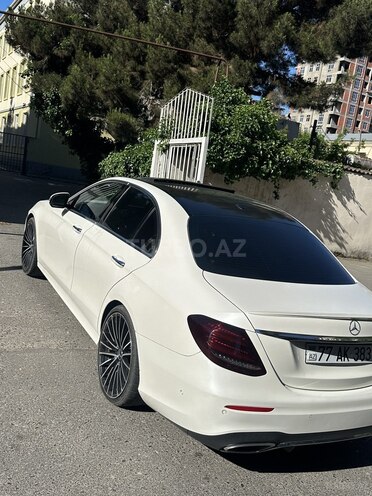 Mercedes E 300-11