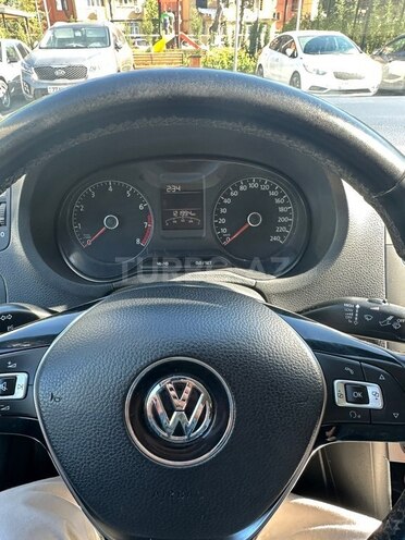 Volkswagen Polo-12