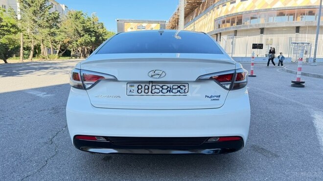 Hyundai Sonata-5