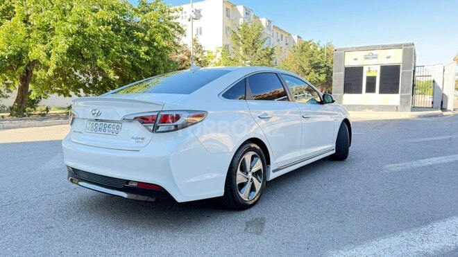 Hyundai Sonata-4