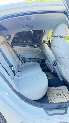 Hyundai Sonata-11