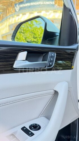Hyundai Sonata-12