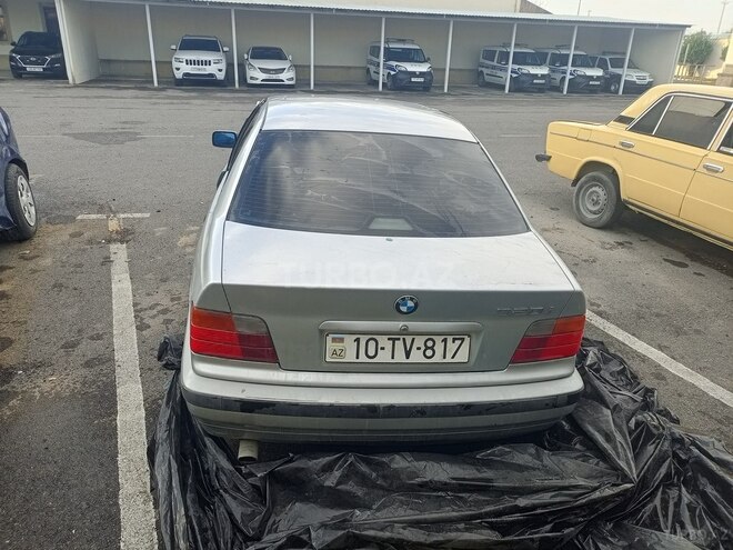 BMW 320-2