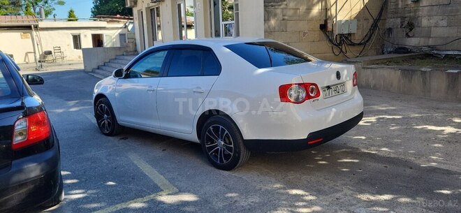 Volkswagen Jetta-4
