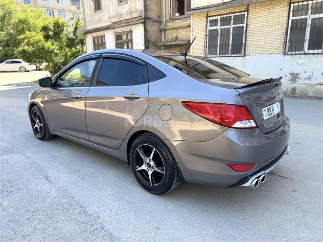 Hyundai Accent-3