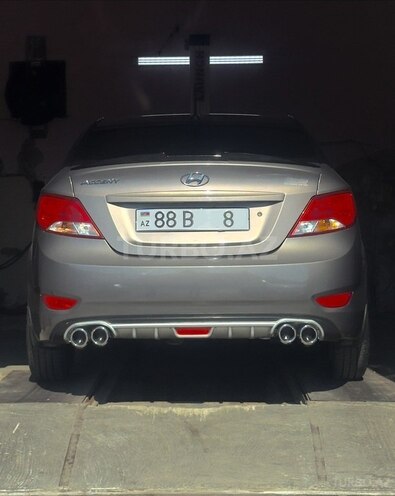 Hyundai Accent-12