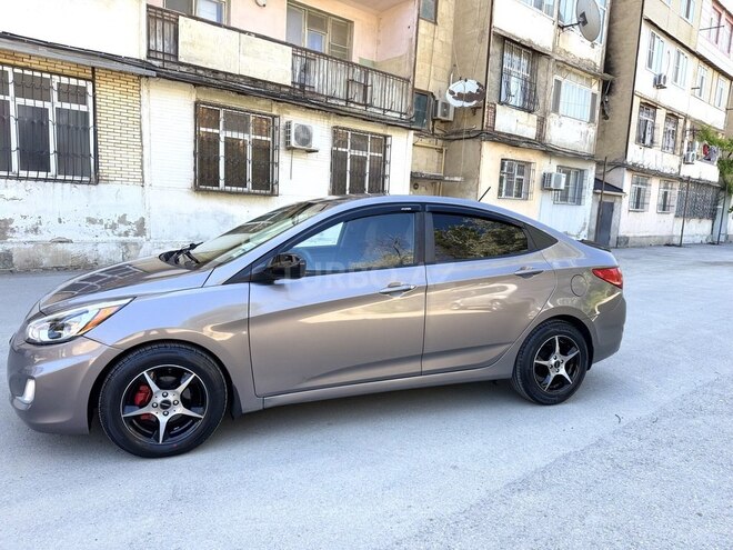 Hyundai Accent-2