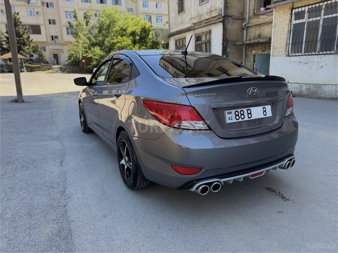 Hyundai Accent-7