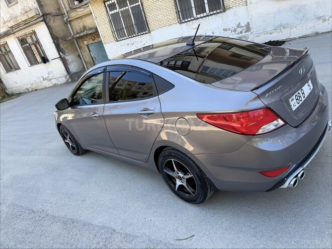 Hyundai Accent-10