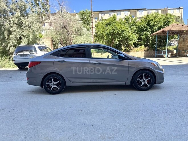 Hyundai Accent-4