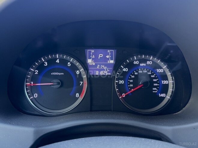 Hyundai Accent-18