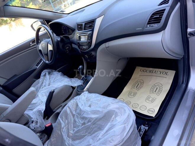 Hyundai Accent-14