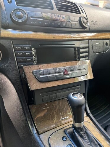 Mercedes E 220-10
